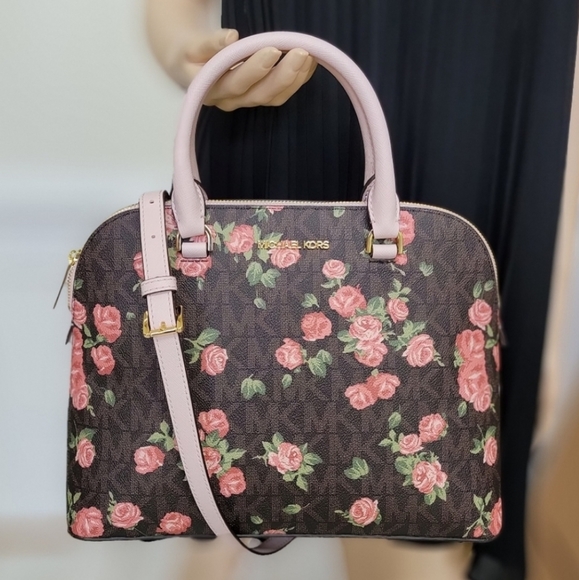Michael Kors Handbags - ⚠️LAST 1⚠️ Michael Kors Cindy LG Satchel